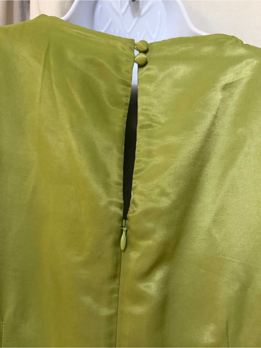 Nobody's Child Eden satin cap sleeve cowl neck maxi dress in olive - Picture 8 of 10